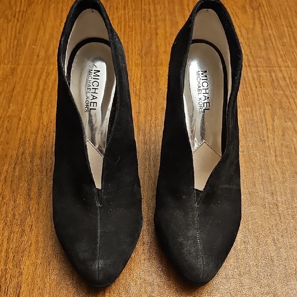 Michael Kors Black Heels with Textured Fabric and Pointed Toe